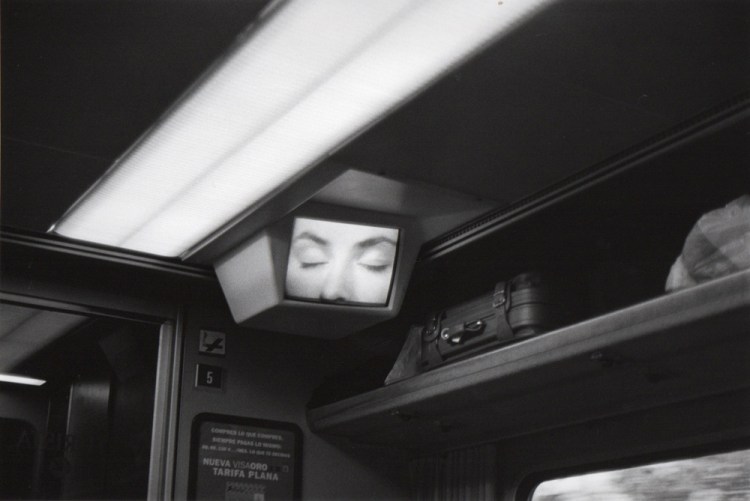 Train en Espagne, 2003, Bernard Plossu (né en 1945), photographie, 30,5 x 23,9 cm, Paris Centre Pompidou,MNAM, centre de crétion industrielle